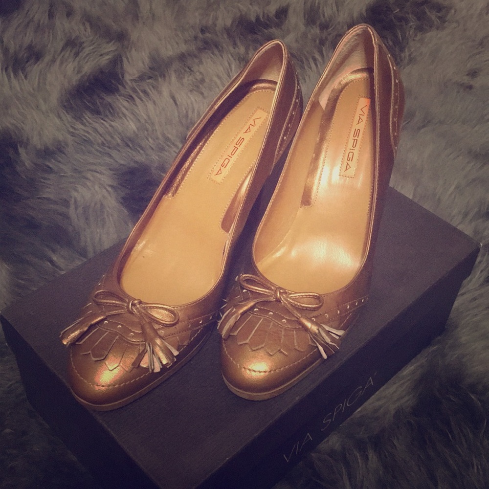 Via Spiga Gold Pumps